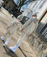 Load image into Gallery viewer, O Y S T E R